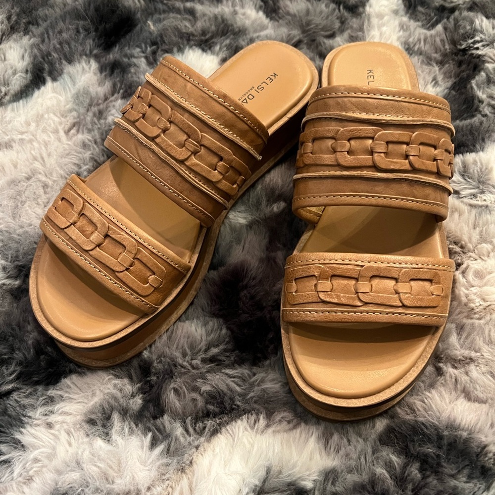 Kelsi Dagger sandals size 8